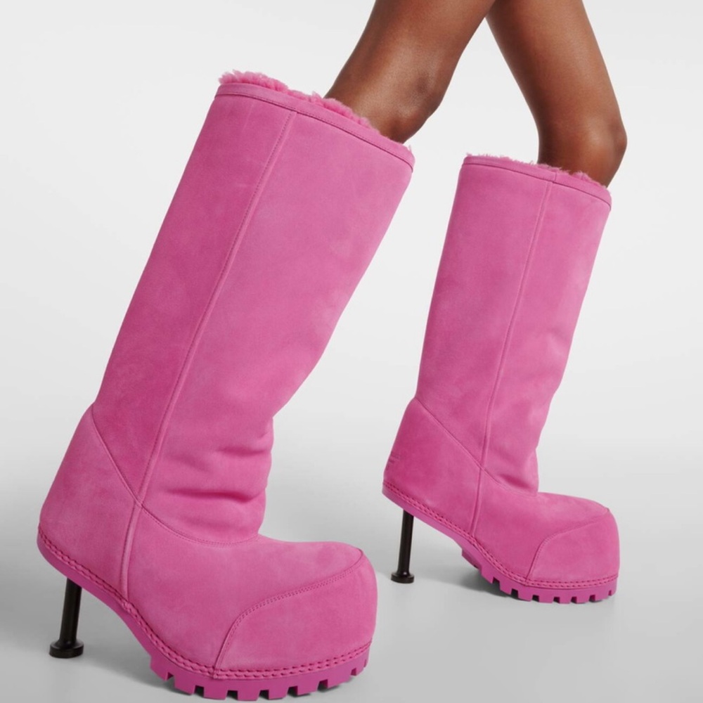 Balenciaga Alaska pink suede knee-high boot-heels
Worn once
(Heavy)
Size 39 - Picture 3 of 4